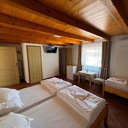 Fuerdo Panzio Bed & Breakfast Karcag Екстериор снимка