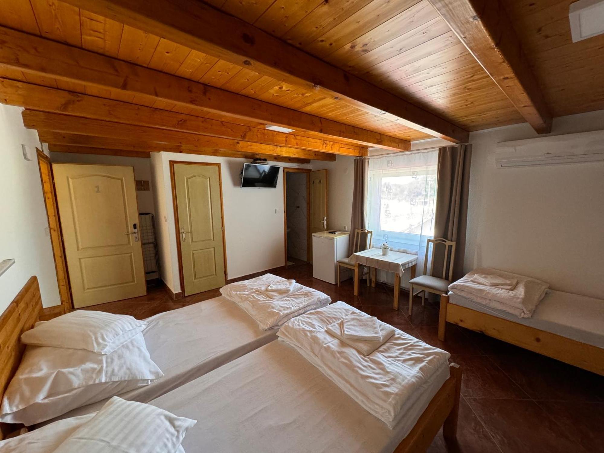Fuerdo Panzio Bed & Breakfast Karcag Екстериор снимка